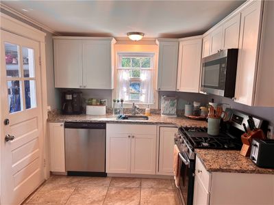 50 Peace Pipe Trail S, House other with 3 bedrooms, 2 bathrooms and 6 parking in South Kingstown RI | Image 2