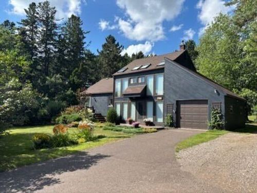 4111 W Arrowhead Rd, Duluth, MN, 55811-4038 | Card Image