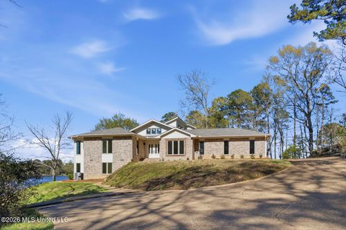 545 Pawnee Way, Madison, MS, 39110-9216 | Card Image