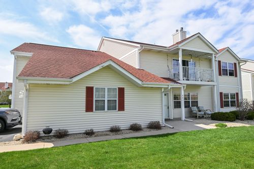 683 Wood River Ct, West Bend, WI, 53095-7855 | Card Image