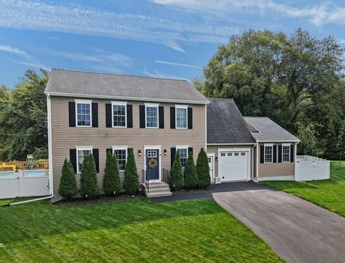 105 Amy Dr, Cranston, RI, 02921-1706 | Card Image