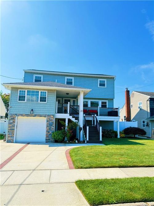 22 Wilshire Ct, Freeport, NY, 11520-6233 | Card Image