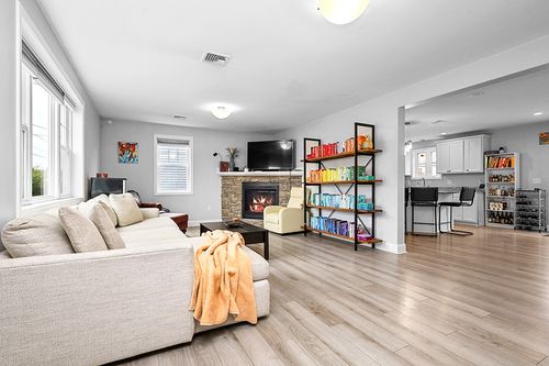 54 Raymond St, East Providence, RI, 02914-2412 | Card Image