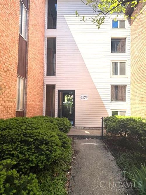 4906 Chalet Dr, Cincinnati, OH, 45217 | Card Image