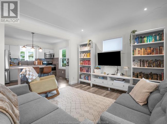 1454 Moy Ave, House other with 5 bedrooms, 2 bathrooms and null parking in Windsor ON | Image 9