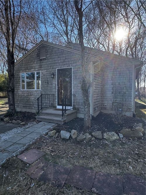 1668 Kingstown Rd, South Kingstown, RI, 02879-2115 | Card Image