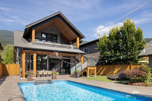 40257 Aristotle Dr, Squamish, BC, V8B0S6 | Card Image