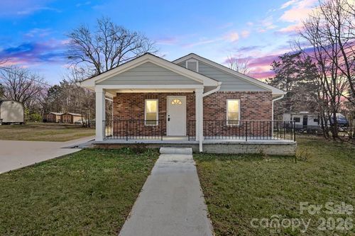 207 Fairdale St, Kings Mountain, NC, 28086-4031 | Card Image