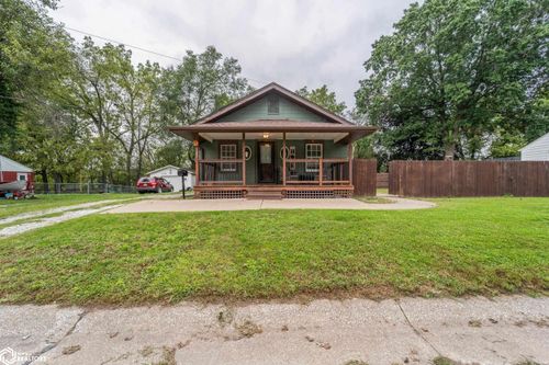 105 11th Ave E, Oskaloosa, IA, 52577-3929 | Card Image