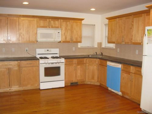 a-622 S 6th Ave, Mount Vernon, NY, 10550-4802 | Card Image