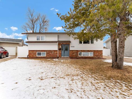 2152 Hughes Crescent Ne, Medicine Hat, AB, T1C1L9 | Card Image