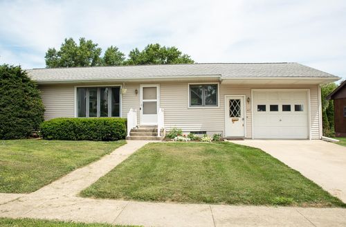 407 K Ave, Grundy Center, IA, 50638-1720 | Card Image