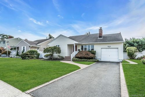 30 Azalea Ct, Plainview, NY, 11803-5102 | Card Image