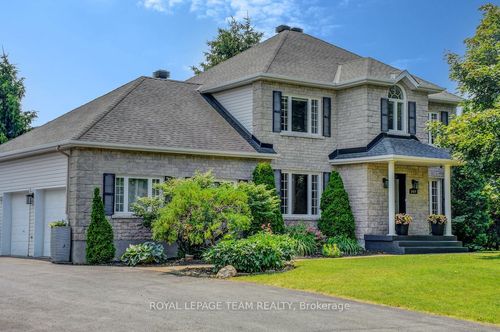 2479 Lookout Dr, Cumberland, ON, K4C1B7 | Card Image