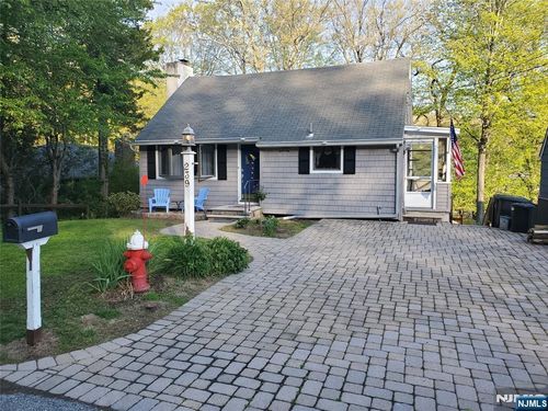 239 Skyline Lake Dr, Ringwood, NJ, 07456-1952 | Card Image