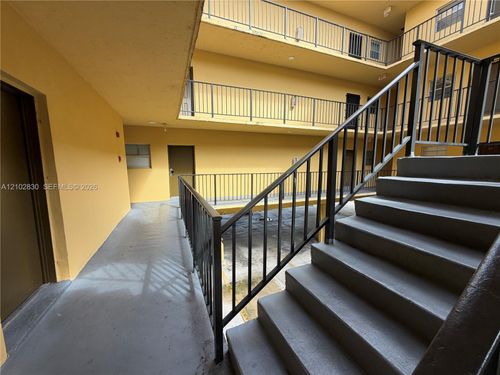 205-300 Ne 125th St, North Miami, FL, 33161-4601 | Card Image