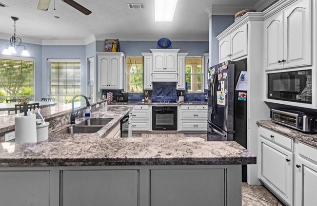 9655 Grapevine Dr, House other with 5 bedrooms, 4 bathrooms and null parking in Orange TX | Image 13