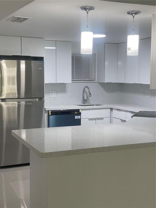 104-8225 Lake Dr, Doral, FL, 33166-7816 | Card Image