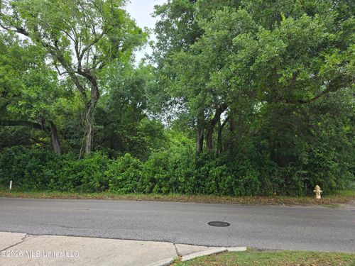 2015 W Second St, Long Beach, MS, 39560-5501 | Card Image