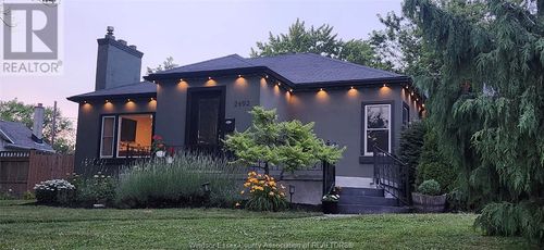2492 Westminster Blvd, Windsor, ON, N8T1Y1 | Card Image
