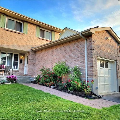 4 Balmoral Crt, Kingston, ON, K7M7S9 | Card Image