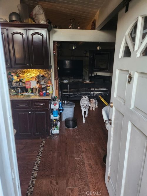 6850 Tampa Ave, Reseda, CA, 91335-3744 | Card Image