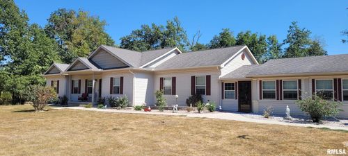 1670 Woods Ln, Centralia, IL, 62801-6774 | Card Image