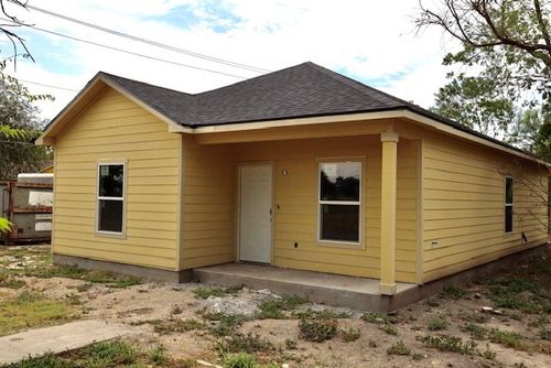 810 Saint Joseph St, Alice, TX, 78332-3206 | Card Image