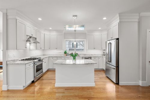 1-198 Lowell St, Waltham, MA, 02453-5055 | Card Image