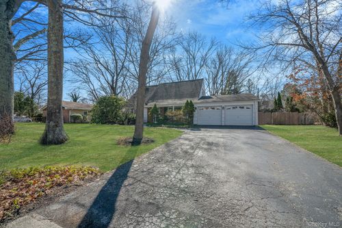 22 Bucknell Ln, Stony Brook, NY, 11790-2522 | Card Image