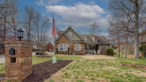 563 Yellowstone Ln, Lenoir City, TN, 37771-8285 | Card Image