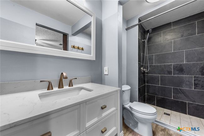 Primary Bathroom | Image 16