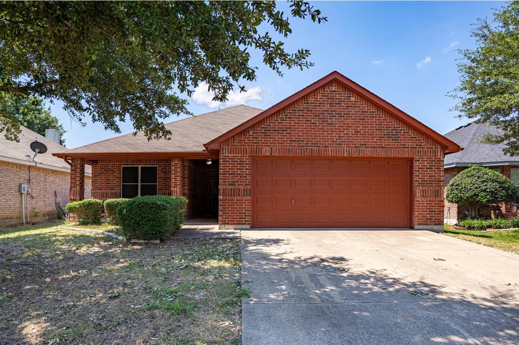 Leisure Ln, Waxahachie, TX 75165