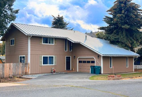 2435 Lindley Way, Klamath Falls, OR, 97601-4235 | Card Image