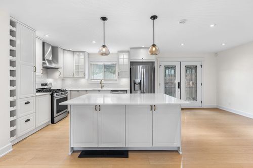 3214 Mariner Way, Coquitlam, BC, V3C4K7 | Card Image