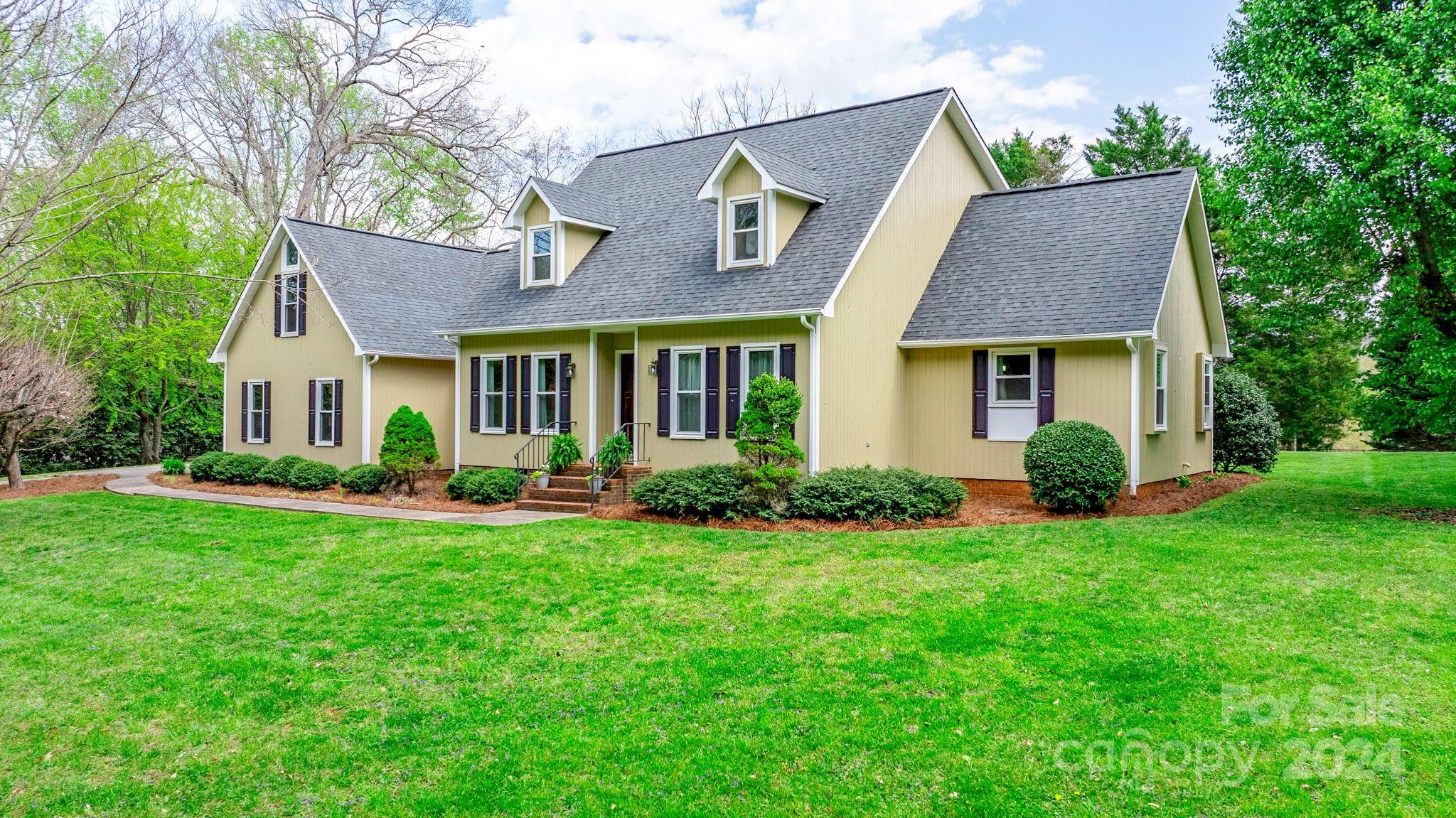 Knollwood Dr, Morganton, NC 28655