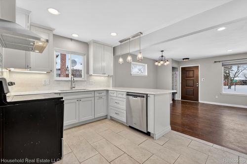 28143 Alden St, Madison Heights, MI, 48071-3020 | Card Image