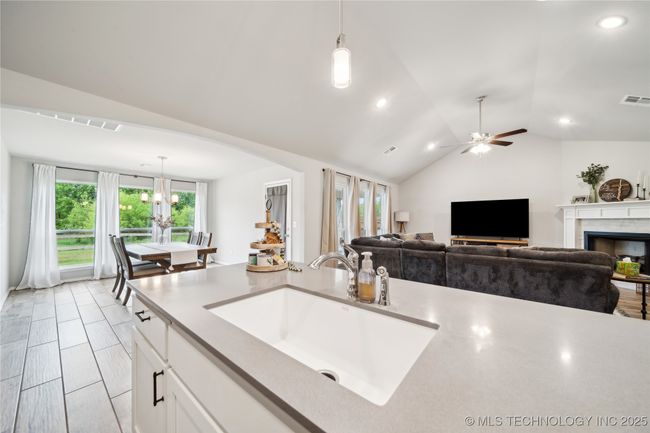 BEAUTIFUL ISLAND WITH GRANITE | Image 15