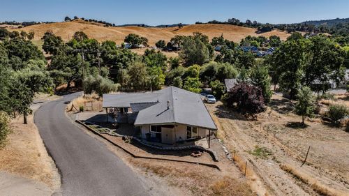 947 S Baker St, Angels Camp, CA, 95222-9286 | Card Image
