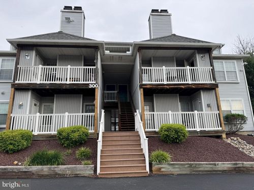 305 Waters Edge Dr, NEWARK, DE, 19702-6328 | Card Image