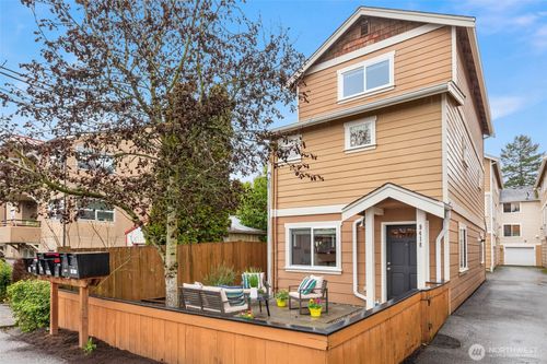 9418 Fremont Ave N, Seattle, WA, 98103-3136 | Card Image