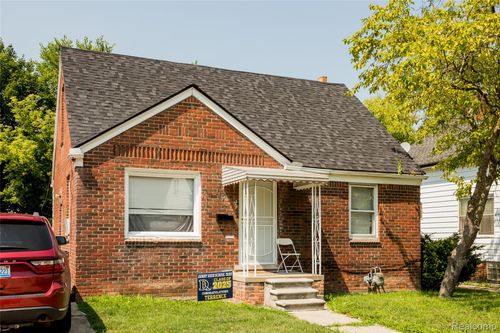 17135 Munich St, Detroit, MI, 48224-2210 | Card Image