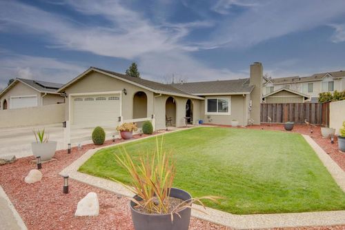 1035 C St, Hollister, CA, 95023-4427 | Card Image