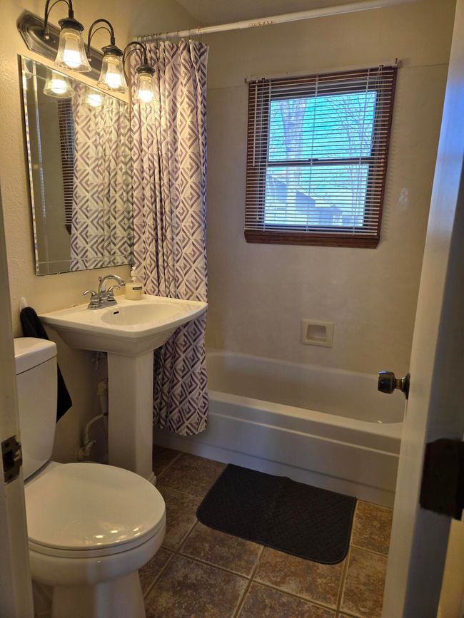 Bathroom | Image 18