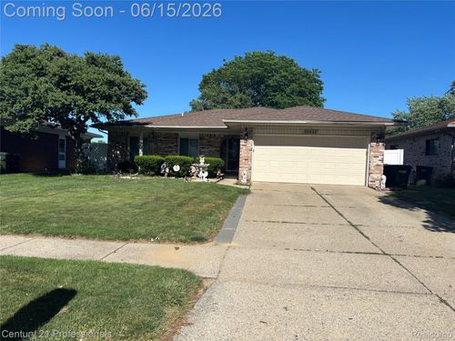 39548 Pinebrook Dr, Sterling Heights, MI, 48310-2431 | Card Image