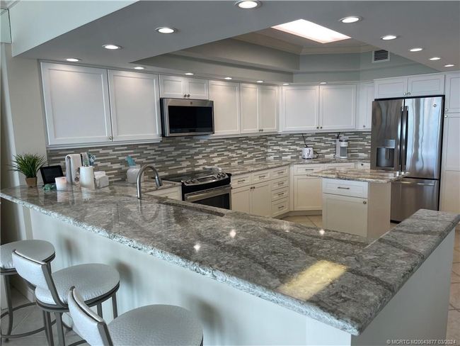 APT-303 - 8600 Ocean Dr, Condo with 3 bedrooms, 3 bathrooms and null parking in Jensen Beach FL | Image 10