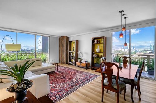 apt-722-2016 Main St, Houston, TX, 77002-8850 | Card Image