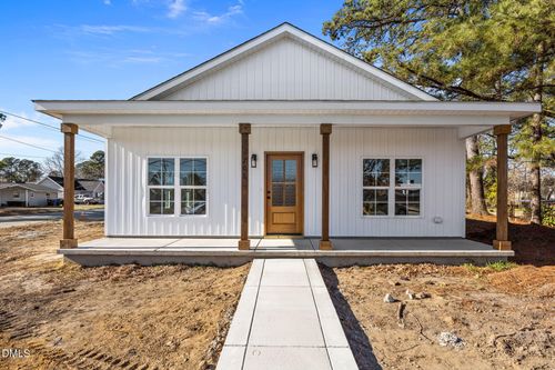 206 S Wall St, Benson, NC, 27504-1630 | Card Image