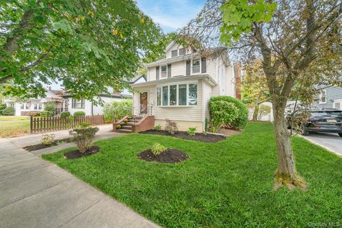 118 Linden St, Bellmore, NY, 11710-3434 | Card Image