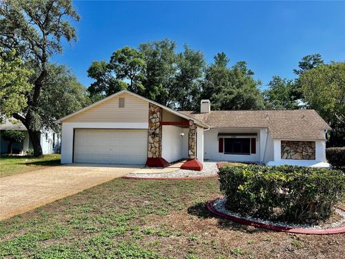 8205 Pagoda Dr, SPRING HILL, FL, 34606-6823 | Card Image